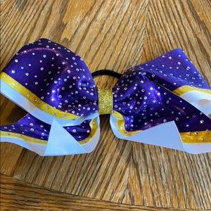 Cheer bow